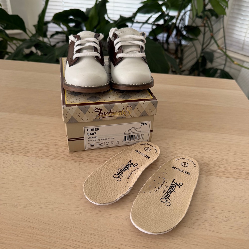 Footmates Cheer 8407 Toddler White Taffy Brown Saddle Oxford Shoes Size 6 M/W
